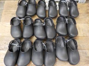 9 New Childrens Clogs size 131...
