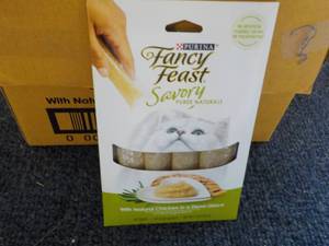 30 x 4 packs Natural Chicken in a Demi Glaze Purina Fancy Feast Savory Cat Treats retail $3 each