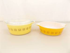 Lot of Vintage Lidded etc Pyrex