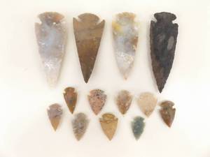 Lot of Stone Native American Arrowheads