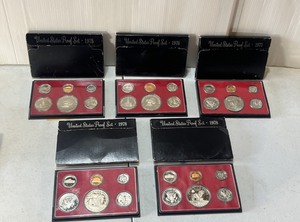 lot 17 image: United States Proof Sets of coins 1975, 1976, 1977 and (2) 1978