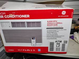 lot 98 image: GE Room Air Conditioner 6,000 BTU