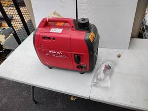 lot 112 image: Honda EU2000i Inverter Generator, gas powered