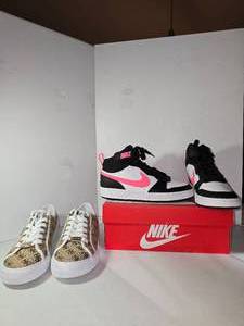 lot 153 image: Womens Guess Lexxa Sneaker Nike All-Day Play High Top Sneaker Big Kid