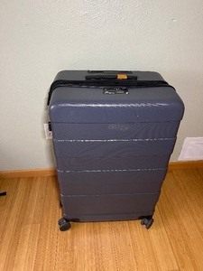 lot 165 image: Rolling Suitcase with TSA Lock