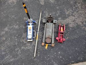lot 210 image: 3 Floor jacks. Pittsburgh Rapid Pump Racing 1.5-ton whandle  Gray Pittsburgh whandle Companion with handle