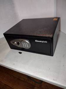 lot 152 image: CenturySafe Digital Safe X075
