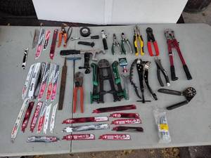 lot 237 image: Tools and saw blades Husky, Stanley, Wiss, Milwaukee, Masterforce, Moon American