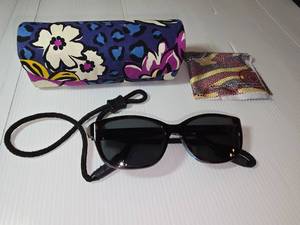 lot 221 image: Vera Bradley African Violet Rheba Polarized sunglasses with Vera Bradley sunglasses case