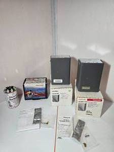 lot 238 image: Honeywell VR8345M Gas Valve Resideo Aquastat Relay  Honeywell Aquastat Relay  Amrad Turbo200 ultramet Capacitor