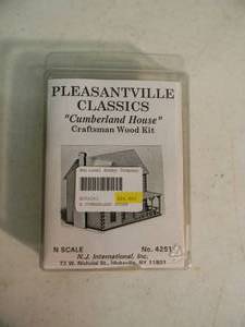 lot 33 image: PLEASANTVILLE CLASSICS N Scale MODEL #4251 CUMBERLAND HOUSE Craftsman Wood Kit  RARE  - IN BOX - NICE - FANTASTIC PIECE - SEE PICTURES