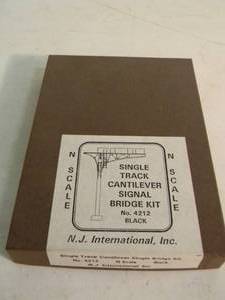 lot 35 image: N.J. INTERNATIONAL N SCALE #4212 SINGLE TRACK CANTILEVER SIGNAL BRIDGE KIT RARE  - IN BOX - NICE - FANTASTIC PIECE - SEE PICTURES