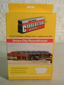 lot 39 image: WALTHERS CORNERSTONE SERIES N SCALE #933-3202 UNION CITY ROUNDHOUSE - IN BOX - NICE - GREAT PIECE - SEE PICTURES