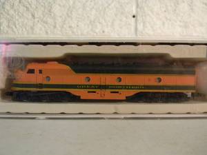 lot 47 image: CON-COR N SCALE N E8-A POWERED GREAT NORTHERN EMPIRE COLORS #0001-002727 - IN BOX - NICE - FANTASTIC PIECE - SEE PICTURES