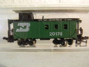 lot 48 image: IHC N SCALE LIGHTED CABOOSE BURLINGTON MADE IN YUGOSLAVIA - IN BOX - NICE - FANTASTIC PIECE - SEE PICTURES