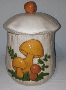 Vintage 3D Ceramic Mushroom Cookie Jar (1972).