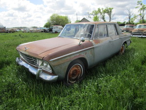 lot 13 image: 19 Studebaker Commander