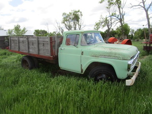 lot 20 image: 1958 Ford Truck