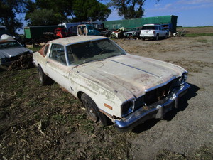 lot 30 image: 1976 Plymouth Volare