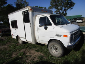 lot 33 image: 1991 Chevy G-30 Heavy Van