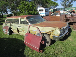 lot 34 image: 1964 Chevy Bel Air Wagon