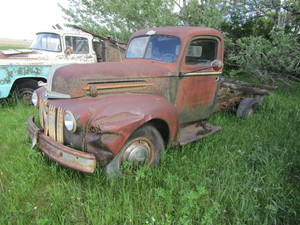 lot 2 image: 1940s Ford Truck