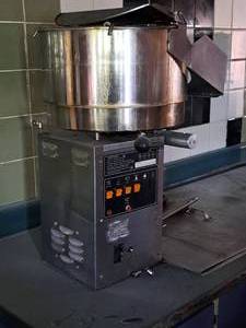 lot 312 image: Cretors Giant 5250W Popcorn Maker E4175