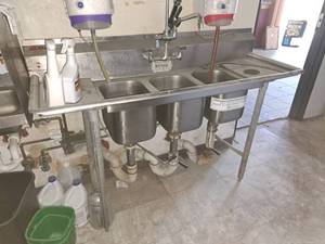lot 318 image: Eagle Sinks 3-Basic Sink with Fixtures