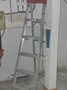 lot 328 image: Light Duty  Household 200-lbs 6 Step Ladder