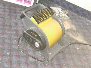 lot 359 image: Stanley Power Center Fan with Two 10 Amp Outlets