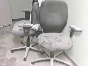 lot 362 image: Lot of (2) Rolling Office Arm Chairs  Adjustable Height