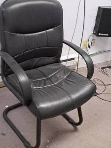 lot 368 image: Office Entry Arm Chair