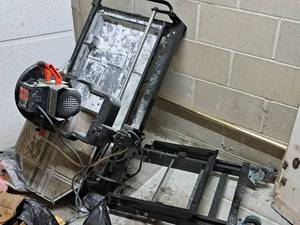 lot 388 image: Brutus Professional 12-blade 24 Tile Saw with Stand 61024