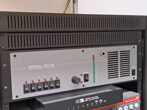 lot 38 image: Rack-Mount Six Channel Monitor CM-35