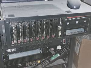 lot 76 image: Rack-Mount Server DSS200