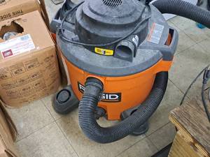 lot 147 image: Ridgid Household Shop Vacuum WD12701