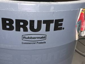 lot 177 image: Rubbermaid Brute Commercial 32-Gallon Trash Can