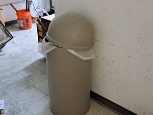 lot 179 image: Trash Can with Flip-in Dome Lid