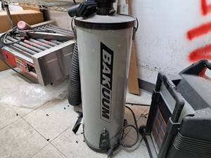 lot 183 image: RT Mantech Bakuum Backpack Vacuum