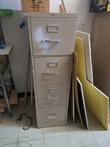 lot 190 image: Metal File Cabinet 4-drawer