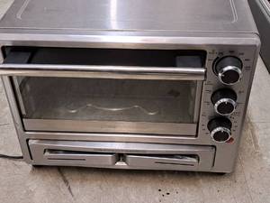 lot 221 image: Oster Household Toaster Oven