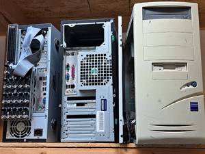 lot 227 image: Lot of (3) Computer Towers (for parts)