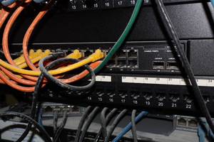 lot 104 image: Dell PowerConnect Rack-Mount 2824