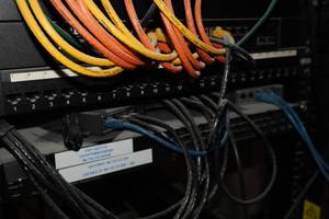 lot 105 image: Tripp-Lite Rack-Mount Power Connect