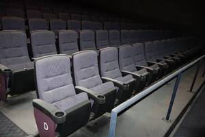 lot 432 image: Lot of (30 Seats) Theatre Seating 2-Rows