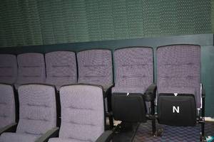 lot 437 image: Lot of (18 Seats) Theatre Seating 1-Row