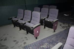 lot 440 image: Lot of (8 Seats) Section Seating