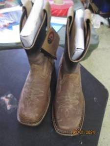 size 7 mens irish setter boots...