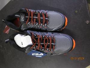 size 8 fila tennis shoes...