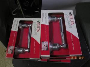 5 delta coordinates toilet paper holders